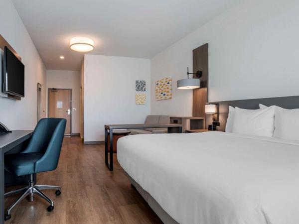 Comfort Inn & Suites Panama City Beach - Pier Park Area : photo 3 de la chambre one room suite with sofa bed - non smoking