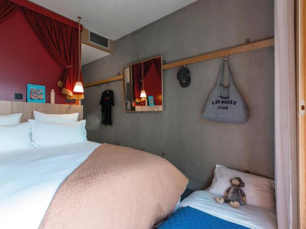 MOB HOTEL Lyon Confluence : photo 1 de la chambre chambre double avec terrasse (2 adultes + 1 enfant)