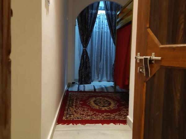Ali Baba Hostel : photo 6 de la chambre chambre double avec balcon