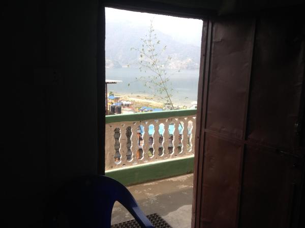 Peace Guest House : photo 3 de la chambre chambre double – vue sur lac