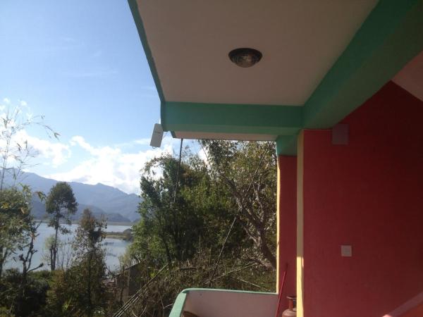 Peace Guest House : photo 5 de la chambre chambre double – vue sur lac