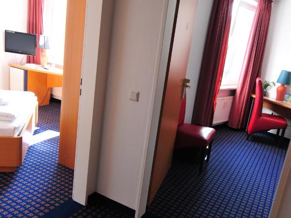 Hotel in Herrenhausen : photo 5 de la chambre chambre double familiale