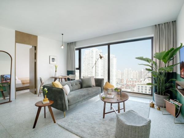 basePLUS-Shanghai BINJIANG Serviced Apartment : photo 1 de la chambre suite familiale