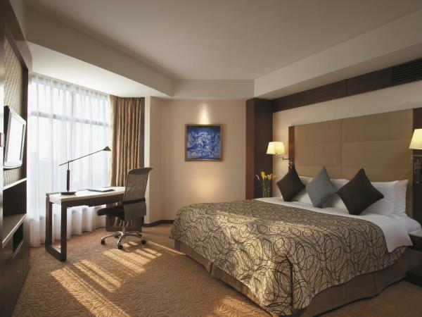 Shangri-La Shenzhen - Nearby Luohu Border, Outdoor Swimming Pool : photo 2 de la chambre suite lits jumeaux exécutive avec avantages club