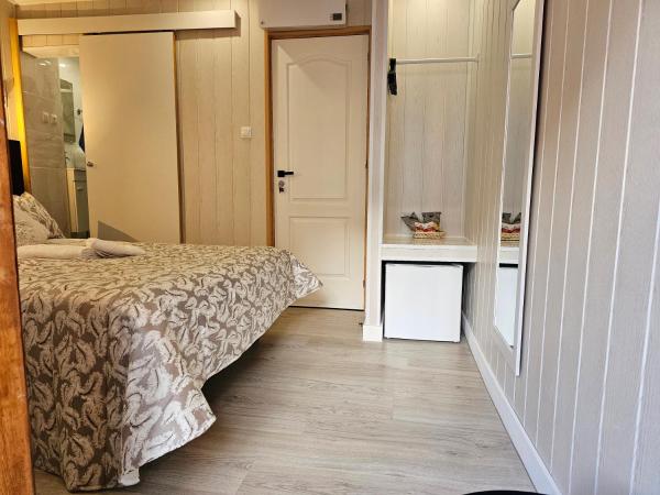 Charme da Graça - Guest House : photo 6 de la chambre chambre double avec salle de bains privative extérieure