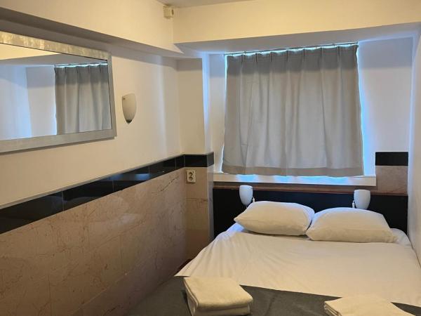 MAX Hotel Amsterdam : photo 4 de la chambre hébergement double souterrain