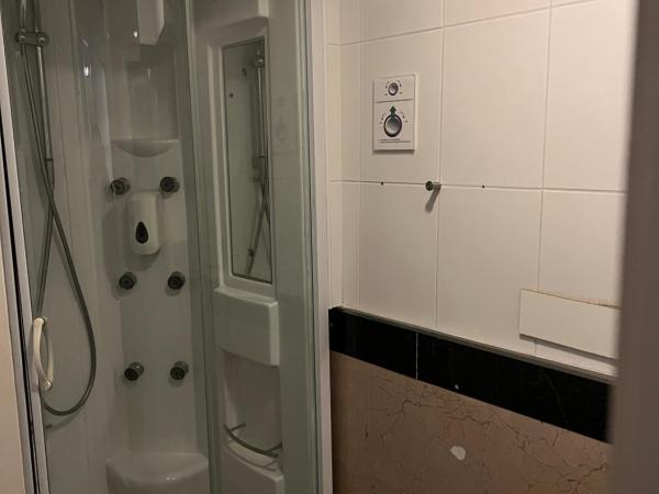 MAX Hotel Amsterdam : photo 3 de la chambre hébergement double souterrain