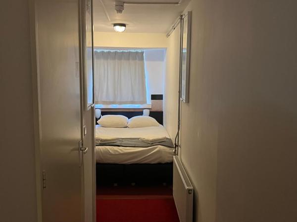 MAX Hotel Amsterdam : photo 5 de la chambre hébergement double souterrain 