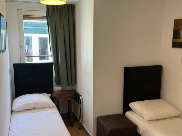 MAX Hotel Amsterdam : photo 3 de la chambre chambre lits jumeaux - souterrain