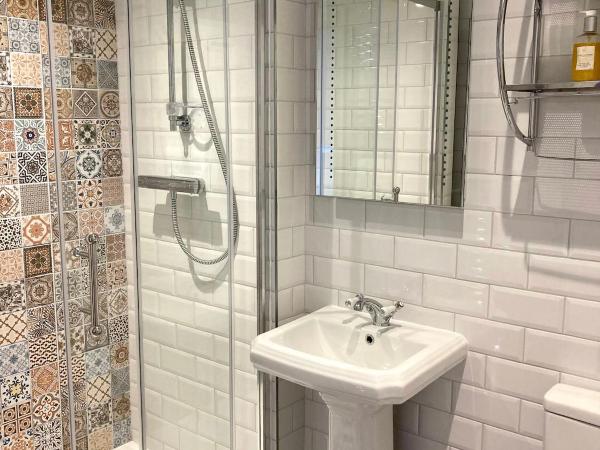 St George's Guest House : photo 2 de la chambre chambre double avec salle de bains privative