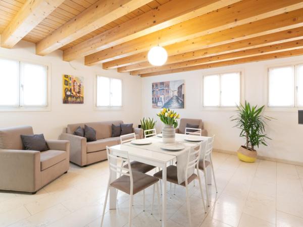 Ca' Degli Antichi Giardini Apartments : photo 1 de la chambre appartement 2 chambres en duplex - vue sur canal