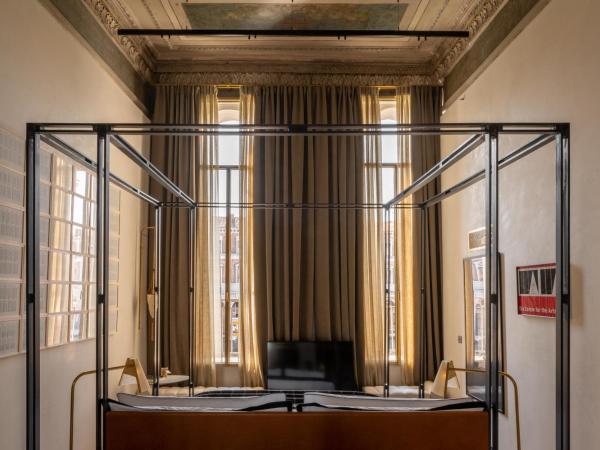 The Venice Venice Hotel : photo 6 de la chambre chambre lit king-size avec balcon - vue sur grand canal et le pont du rialto