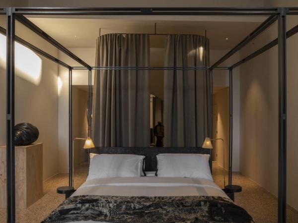 The Venice Venice Hotel : photo 9 de la chambre chambre lit king-size avec balcon - vue sur grand canal et le pont du rialto