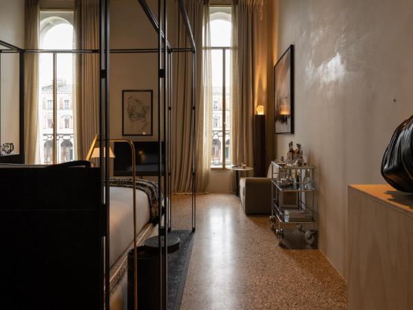 The Venice Venice Hotel : photo 8 de la chambre chambre lit king-size avec balcon - vue sur grand canal et le pont du rialto