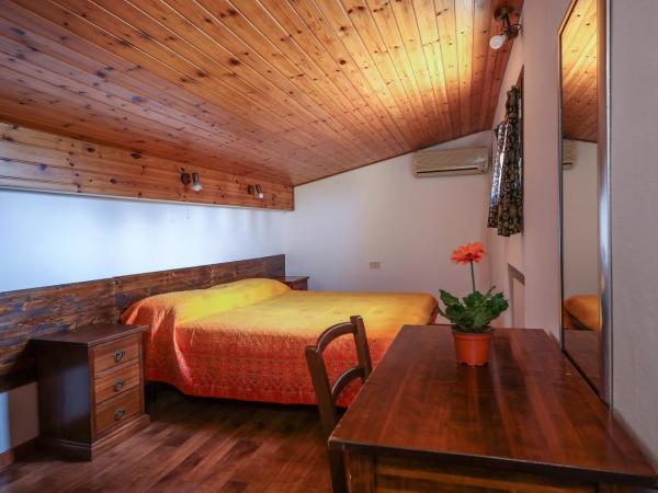 Agriturismo Michelangelo : photo 2 de la chambre chambre double ou lits jumeaux avec salle de bains privative