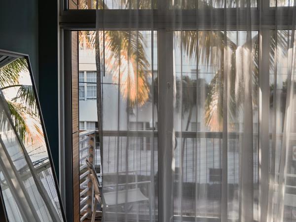 The Local House : photo 1 de la chambre chambre lit king-size - vue partielle sur océan