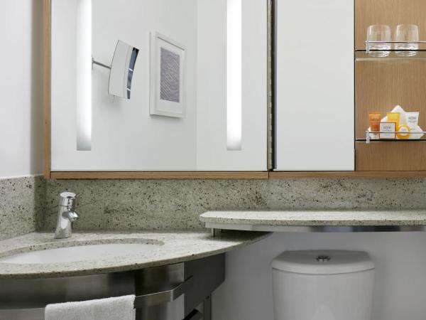 Club Quarters Hotel Covent Garden Holborn, London : photo 9 de la chambre chambre supérieure lit queen-size