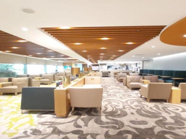 Ambassador Transit Lounge Terminal 3 : photo 1 de la chambre 5 hours lounge use seated sofa chairs (no bed) check-in between 7am to 7pm