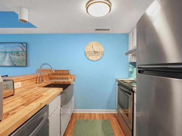 Beautiful Blue Ocean Condo : photo 8 de la chambre appartement 2 chambres