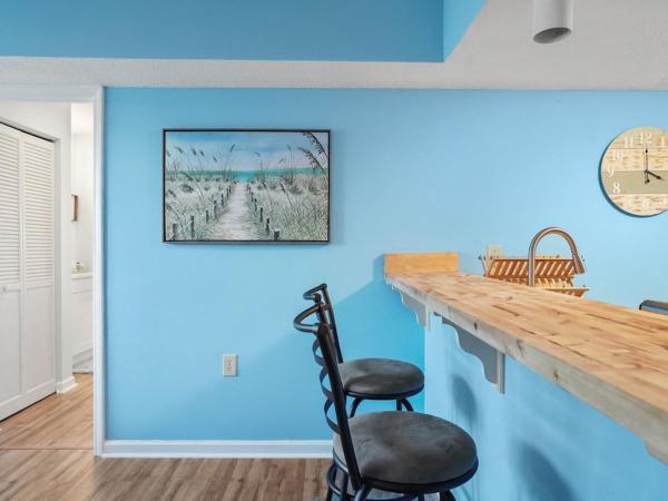 Beautiful Blue Ocean Condo : photo 10 de la chambre appartement 2 chambres