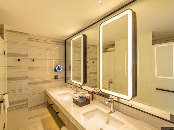 Crowne Plaza Dalian Xinghai, an IHG Hotel : photo 3 de la chambre standard twin room with ocean view - lounge access