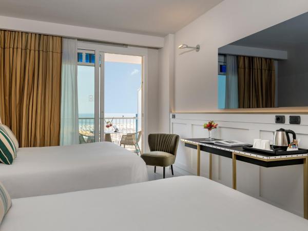 Savoia Hotel Rimini : photo 4 de la chambre chambre familiale deluxe avec vue sur mer et accès au spa