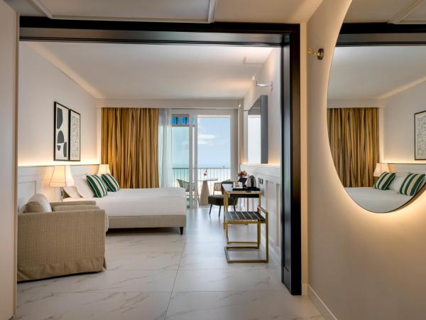 Savoia Hotel Rimini : photo 5 de la chambre chambre triple deluxe avec vue sur mer et accès au spa