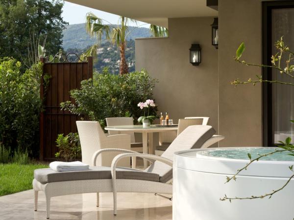 Domaine du Mas De Pierre : photo 3 de la chambre suite avec baignoire spa