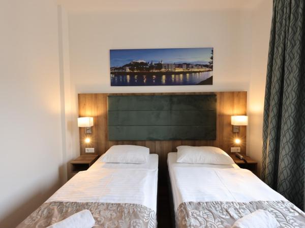 Altstadt Hotel Hofwirt Salzburg : photo 2 de la chambre chambre lits jumeaux plus - vue sur jardin