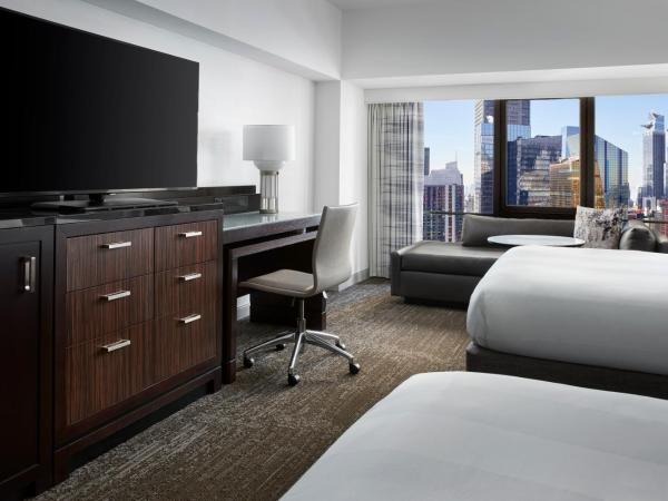 New York Marriott Marquis : photo 3 de la chambre suite 1 chambre avec 2 lits doubles et canapé-lit