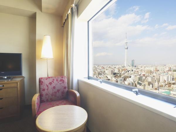 Dai-ichi Hotel Ryogoku : photo 9 de la chambre chambre lits jumeaux modérée - vue au-delà de la cime des arbres de tokyo - fumeurs