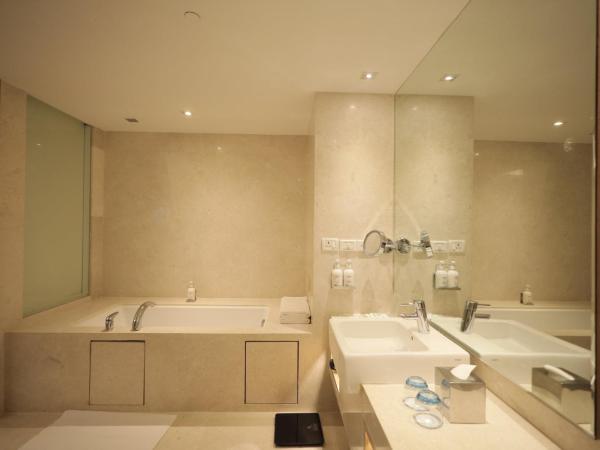 Holiday Inn Mumbai International Airport, an IHG Hotel : photo 7 de la chambre hébergement lit king-size standard