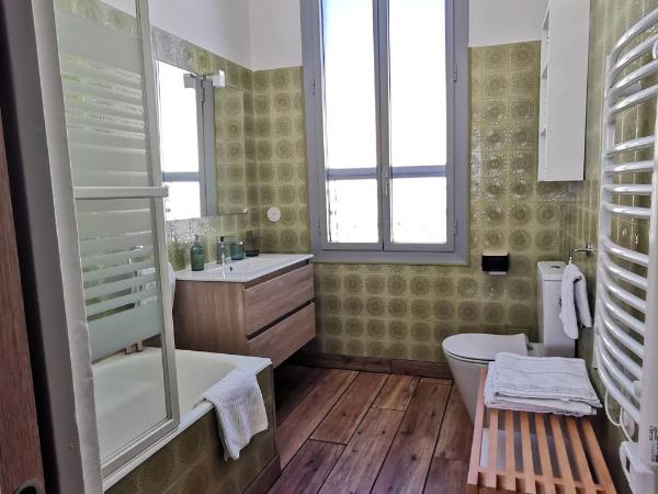 Rougetomette : photo 6 de la chambre chambre double avec salle de bains privative