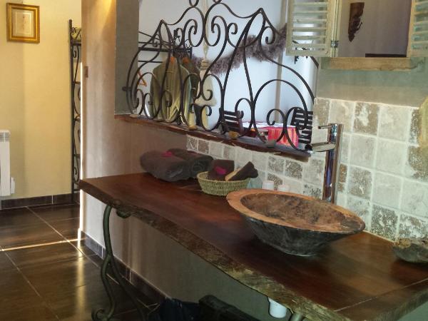 chambres d hotes ,hotel ,Secret d'une Nuit a vicq prės de valenciennes,onnaing,saint saulve avec piscine : photo 8 de la chambre chambre double avec douche et baignoire spa