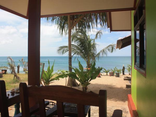 Nature Beach Resort, Koh Lanta : photo 6 de la chambre bungalow - côté plage