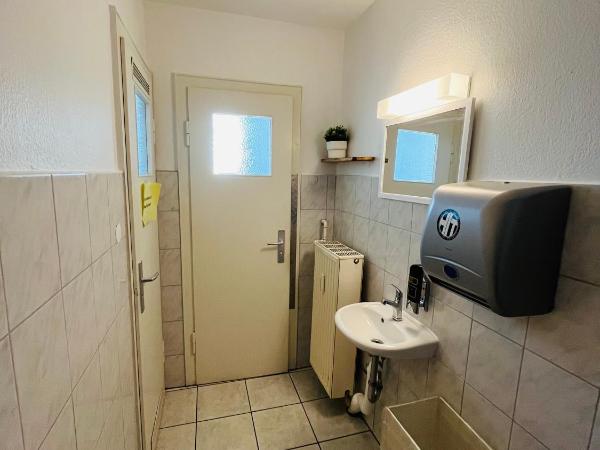 Hotel Schwarzer Bär : photo 3 de la chambre chambre simple avec salle de bains commune