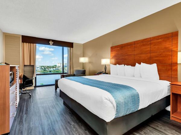 Best Western Orlando Gateway Hotel : photo 1 de la chambre premium room 1 king bed with a waterview