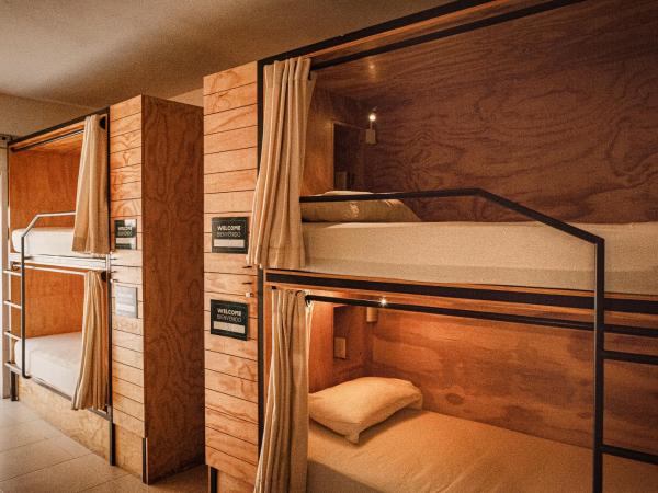 Nomads Hotel, Hostel & Rooftop Pool Cancun : photo 4 de la chambre lit dans dortoir mixte de 6 lits