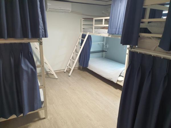 Bunk Backpackers Guesthouse : photo 1 de la chambre lit dans dortoir mixte de 6 lits