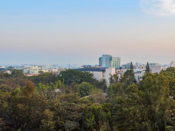 Sheraton Grand Bengaluru Whitefield Hotel & Convention Center : photo 3 de la chambre chambre lits jumeaux deluxe - vue sur ville