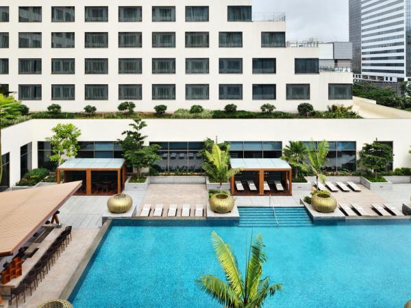 Sheraton Grand Bengaluru Whitefield Hotel & Convention Center : photo 3 de la chambre twin bed with pool view