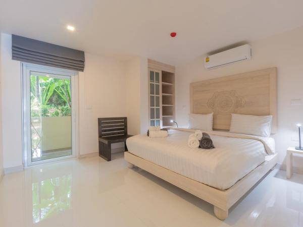 Hill Side Karon Kata Beach Condo : photo 3 de la chambre appartement - vue sur piscine 