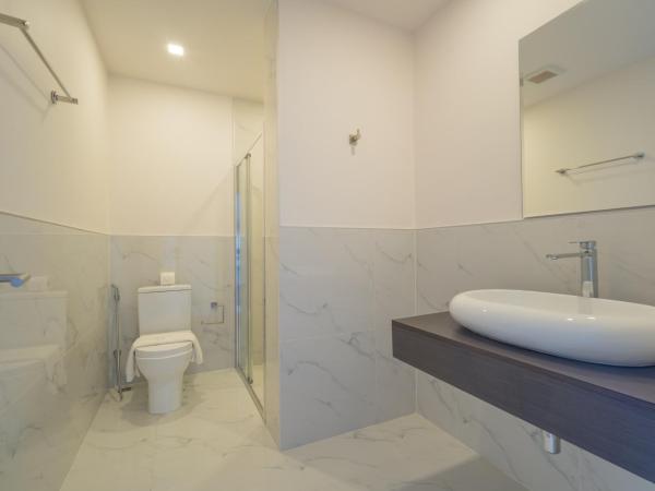 Hill Side Karon Kata Beach Condo : photo 6 de la chambre appartement - vue sur piscine 
