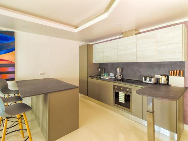 Hill Side Karon Kata Beach Condo : photo 2 de la chambre penthouse