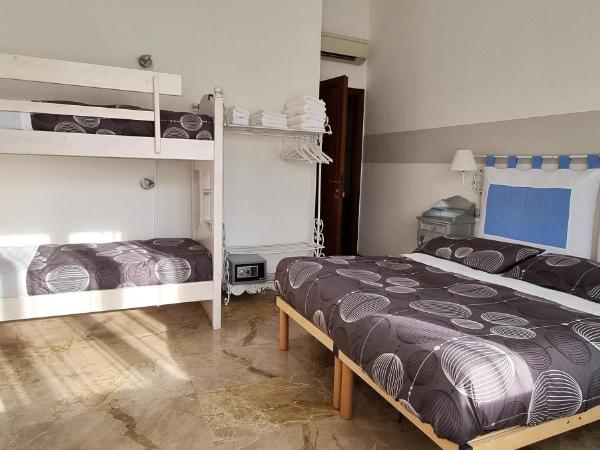 Stay Bergamo : photo 3 de la chambre chambre quadruple avec salle de bains privative séparée