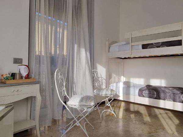 Stay Bergamo : photo 9 de la chambre chambre quadruple avec salle de bains privative séparée