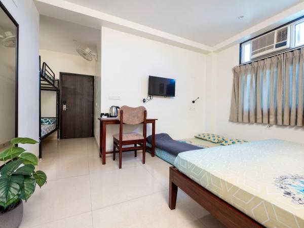 House of Backpackers : photo 3 de la chambre chambre quadruple avec salle de bains privative