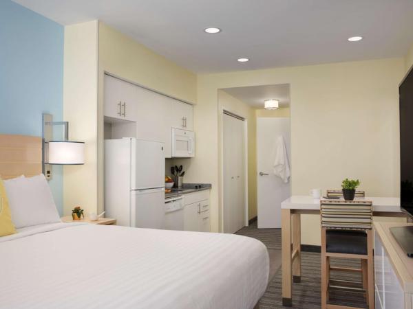 Sonesta ES Suites New Orleans Downtown : photo 3 de la chambre suite studio lit king-size avec coin cuisine