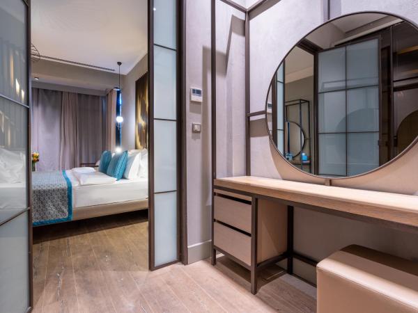 Perge Hotels - Adult Only 18 plus : photo 10 de la chambre suite lit king-size infini avec terrasse