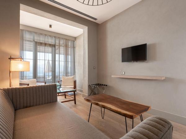 Perge Hotels - Adult Only 18 plus : photo 9 de la chambre suite lit king-size infini avec terrasse